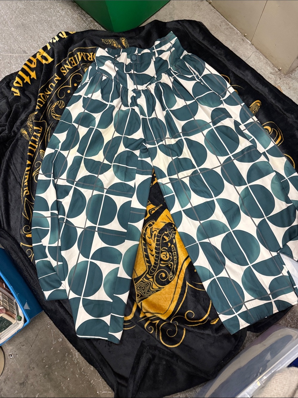 Geo Print Wide-Leg High-Waist Pants in Teal and Cream